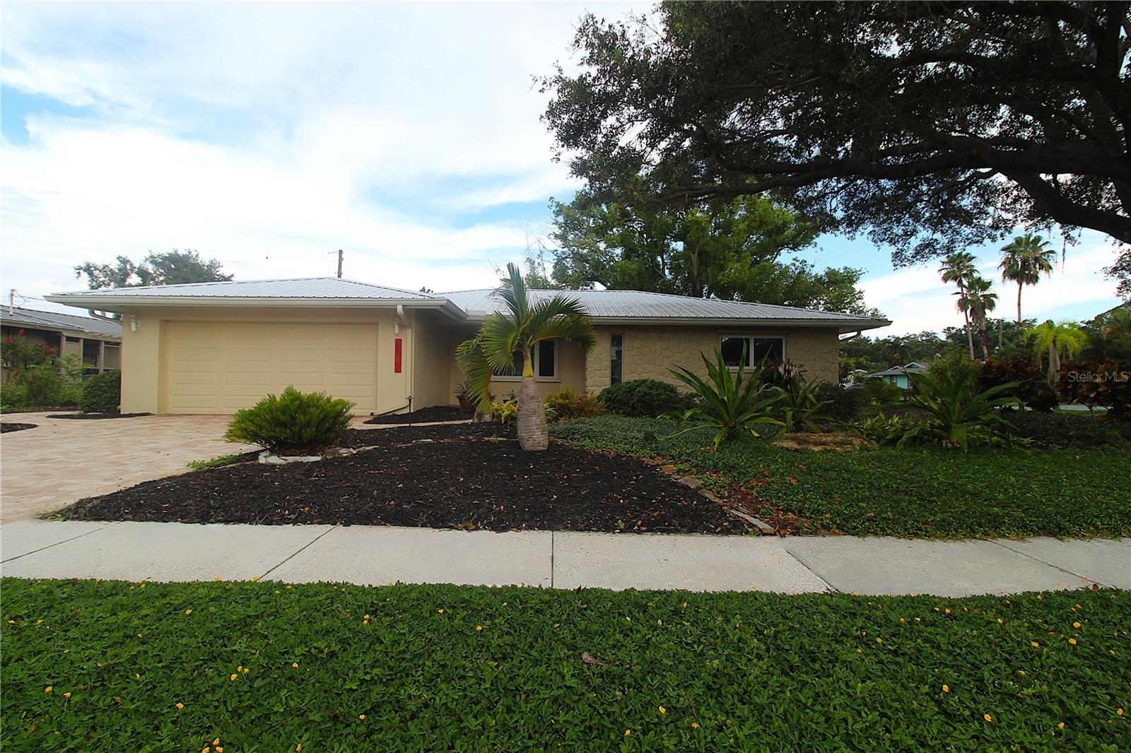 6512 Bowline Drive