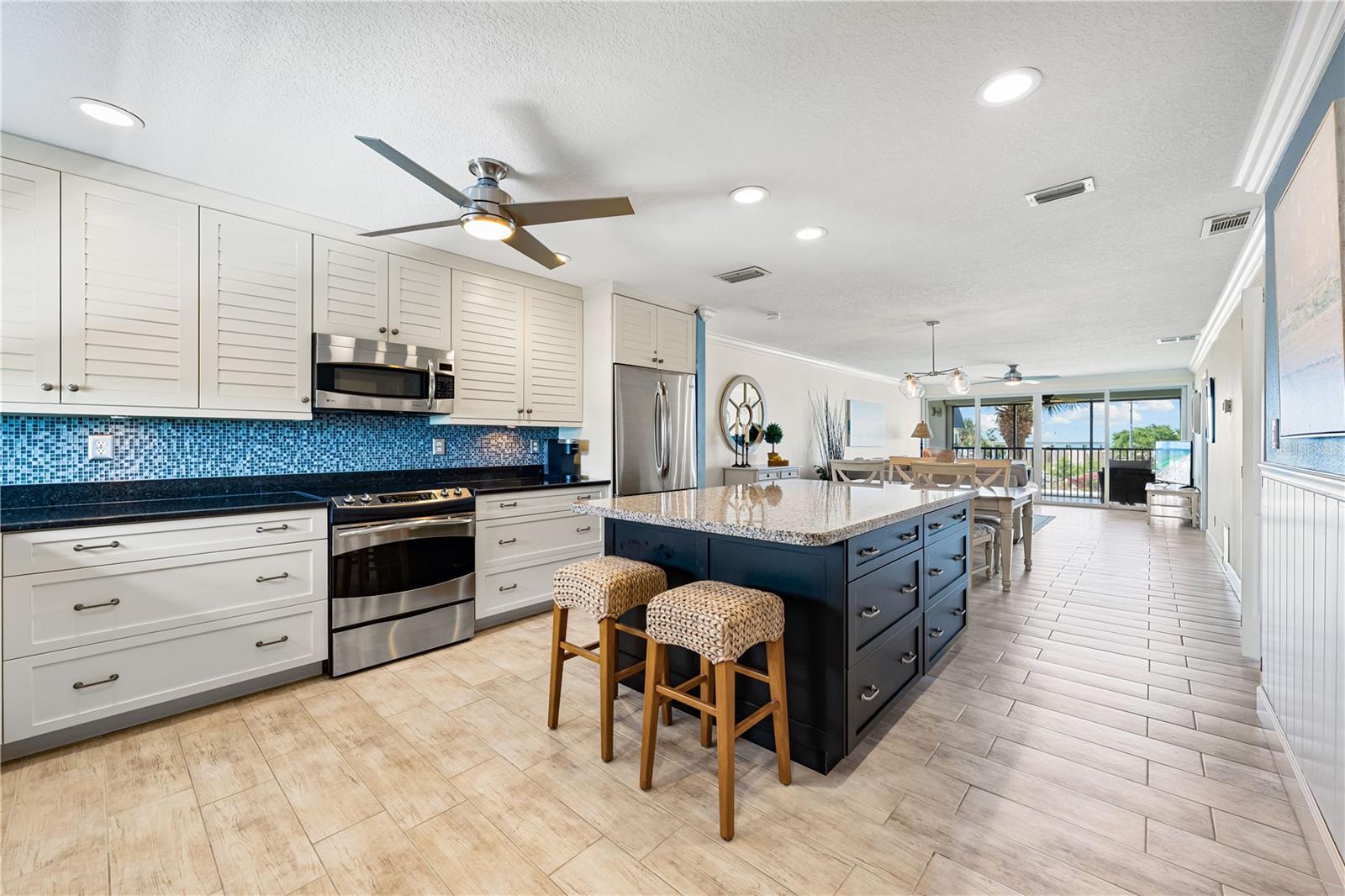 Image 6 of 61 For 5600 Beach Way Drive 304