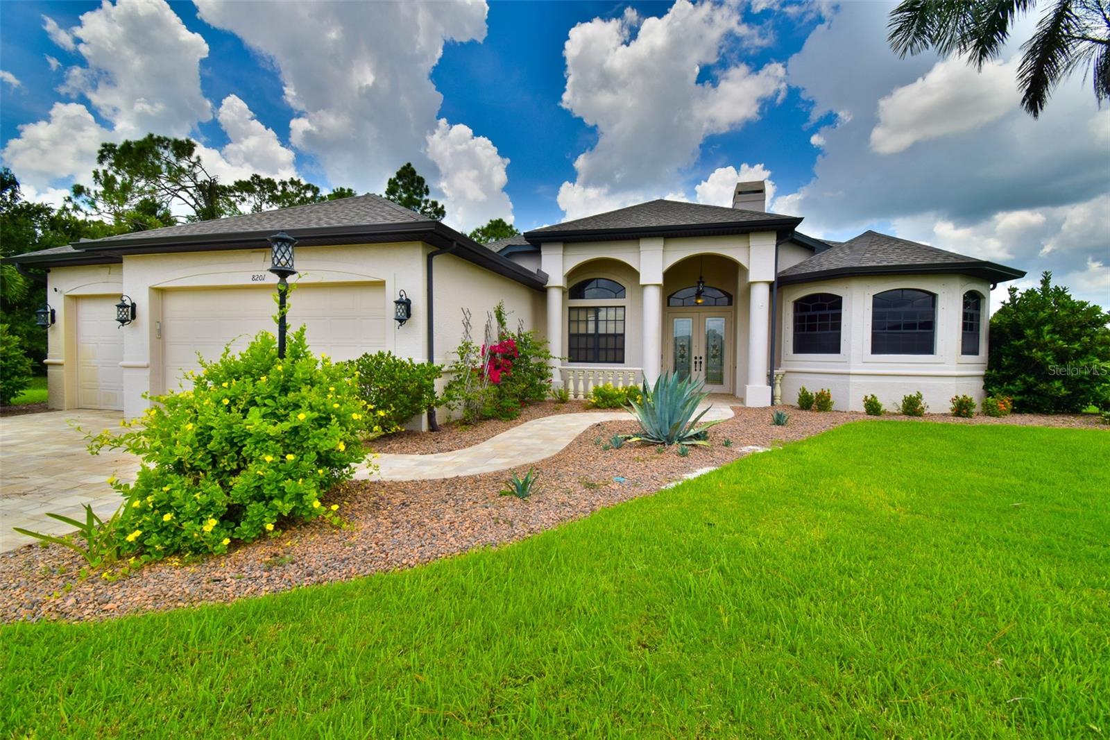 Details for 8201 Hunters Glen Circle, NORTH FORT MYERS, FL 33917
