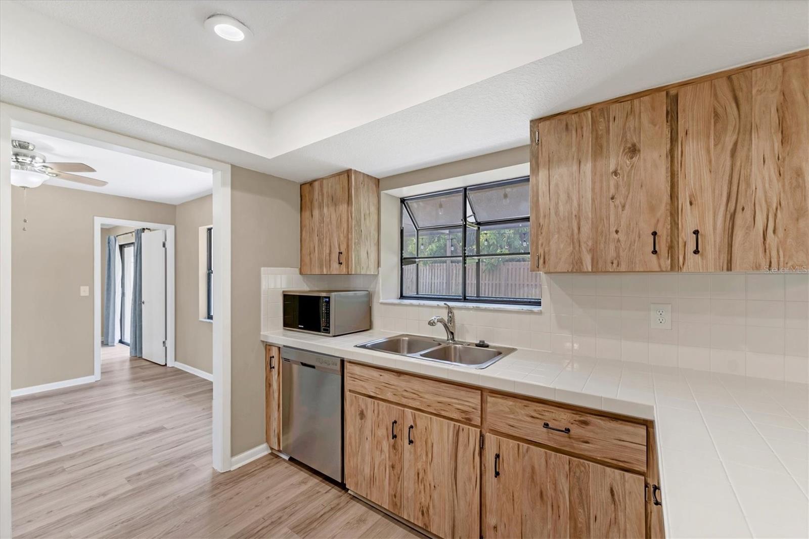 Image 10 of 33 For 6905 23rd Avenue W