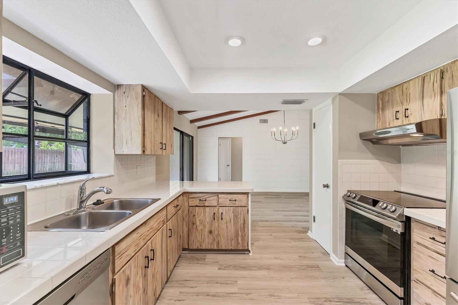 Image 11 of 33 For 6905 23rd Avenue W