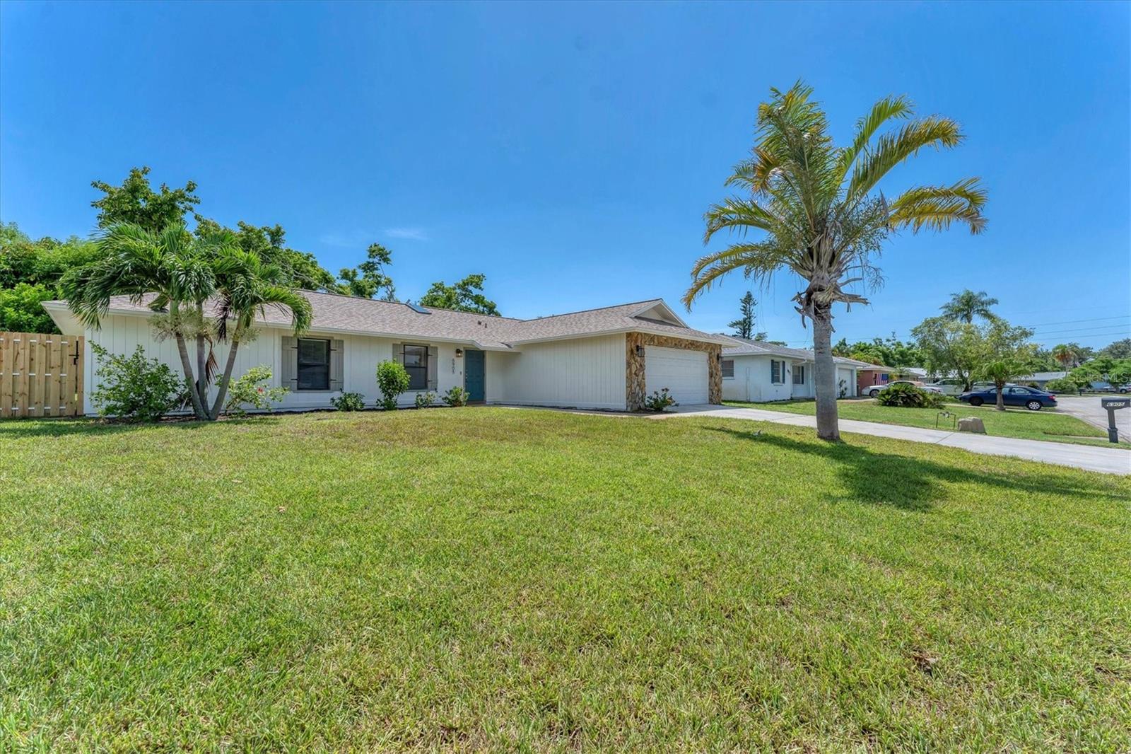 Image 2 of 33 For 6905 23rd Avenue W