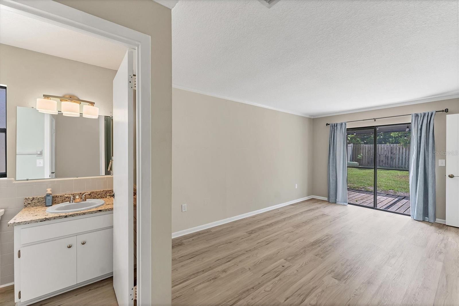 Image 20 of 33 For 6905 23rd Avenue W
