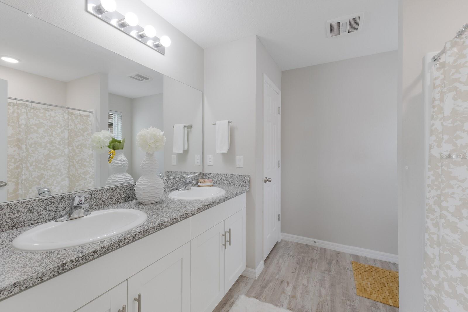 Image 16 of 29 For 13069 Oak Hill Way