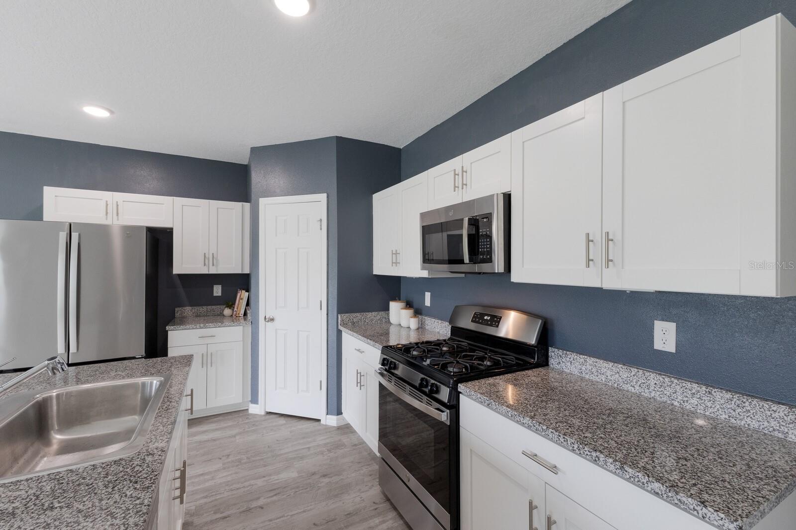 Image 7 of 29 For 13069 Oak Hill Way