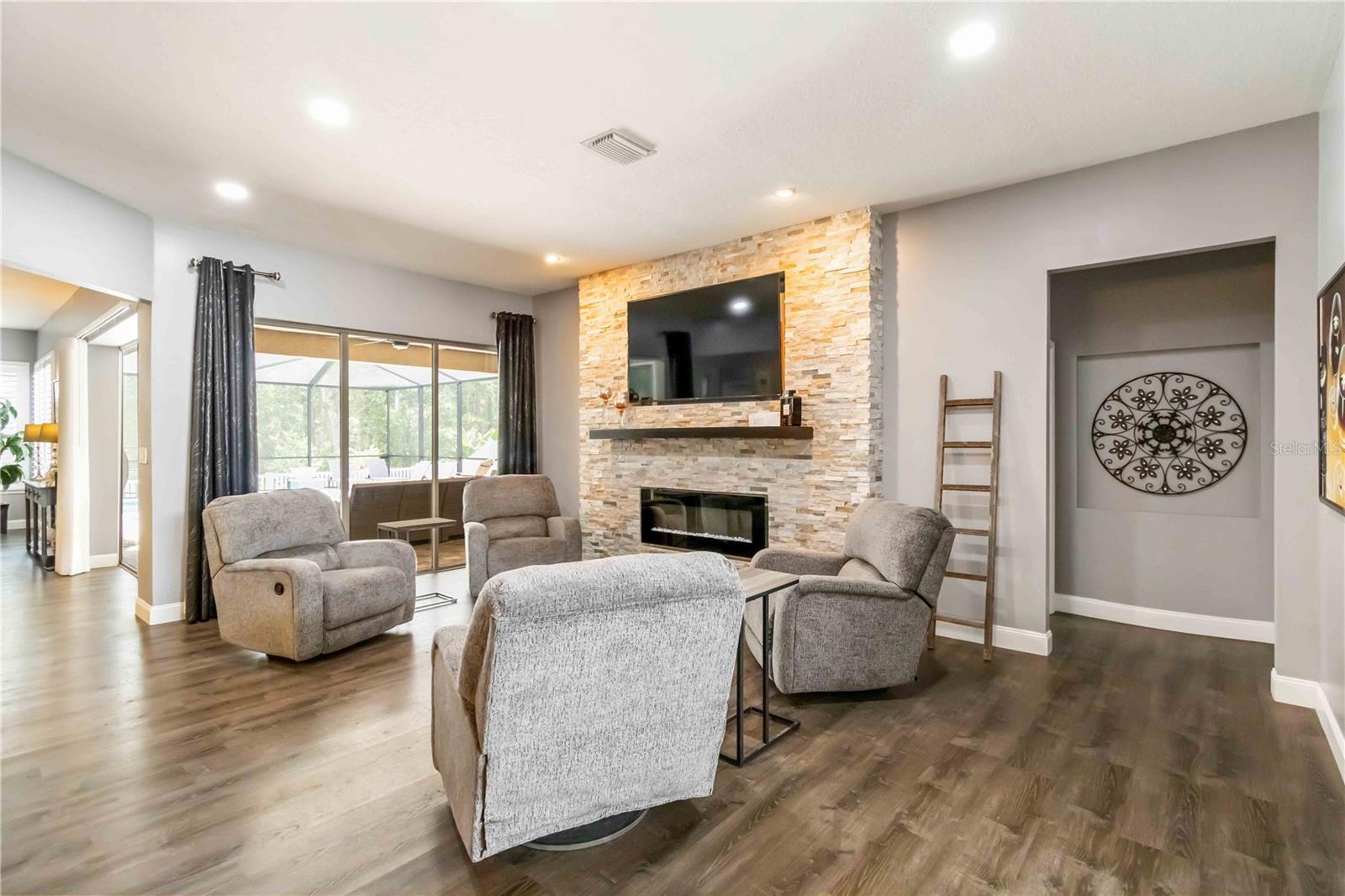 Listing photo id 12 for 5042 Silver Charm Terrace