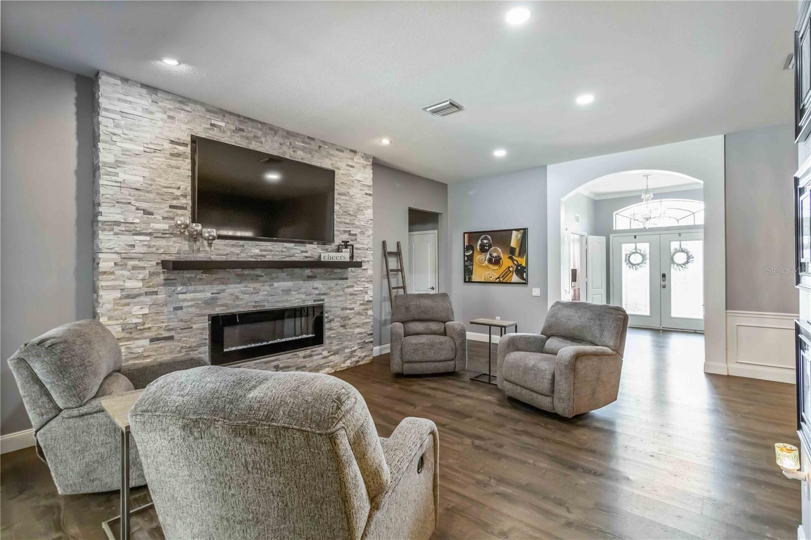 Listing photo id 13 for 5042 Silver Charm Terrace