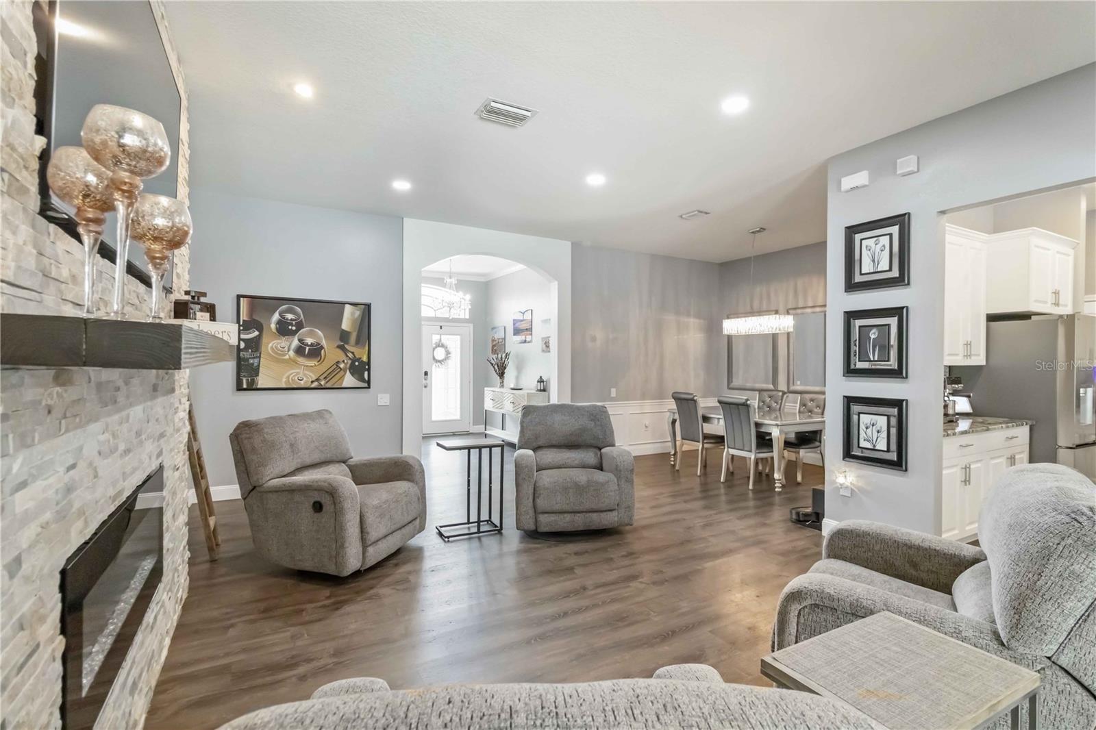 Listing photo id 14 for 5042 Silver Charm Terrace
