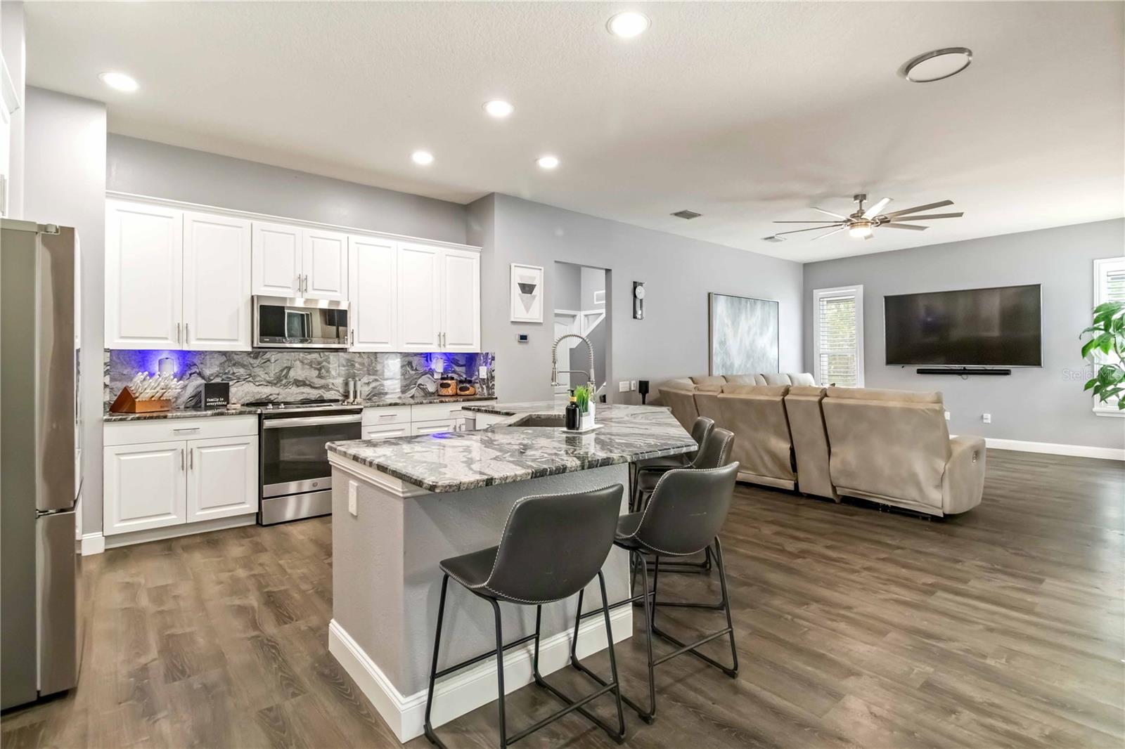 Listing photo id 15 for 5042 Silver Charm Terrace