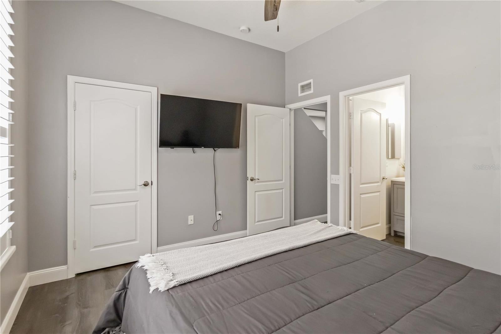 Listing photo id 22 for 5042 Silver Charm Terrace