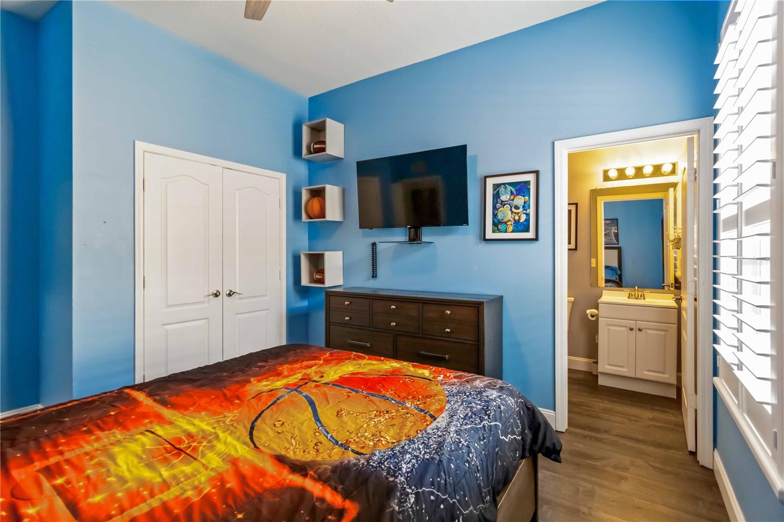 Listing photo id 25 for 5042 Silver Charm Terrace