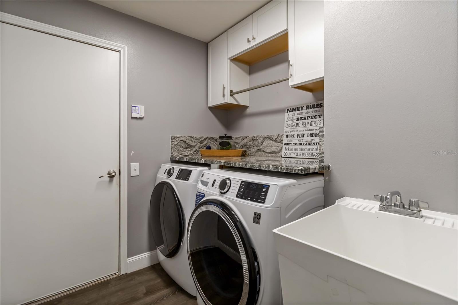 Listing photo id 39 for 5042 Silver Charm Terrace