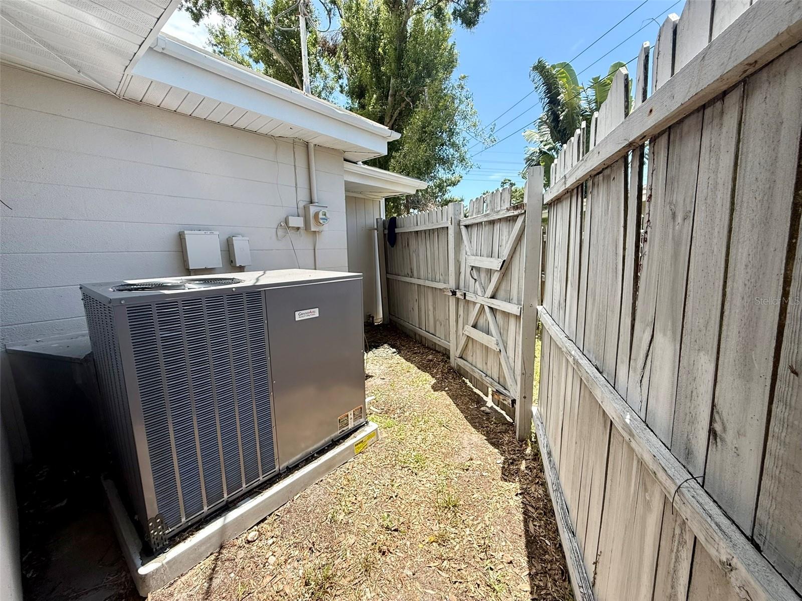 Image 12 of 42 For 2723 Hyde Park Street