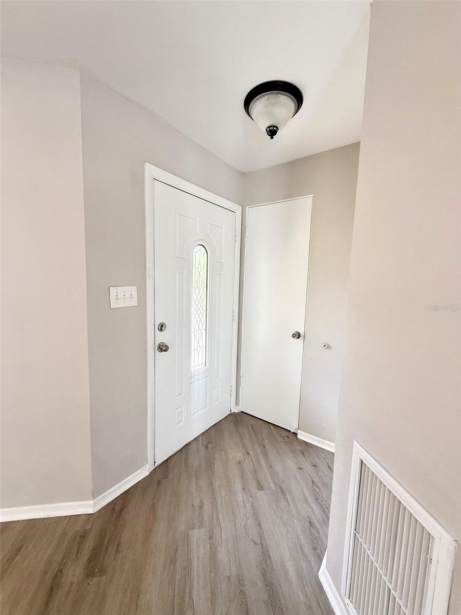 Image 15 of 42 For 2723 Hyde Park Street