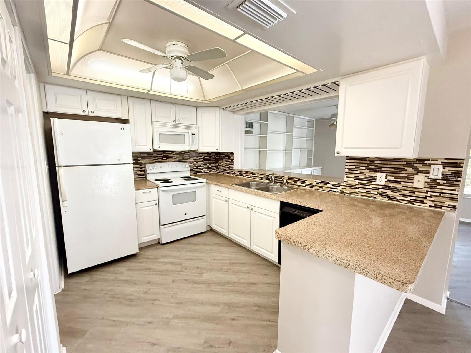 Image 21 of 42 For 2723 Hyde Park Street