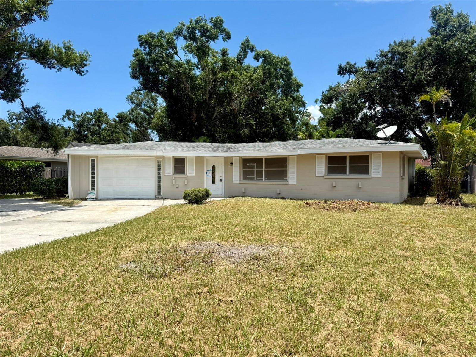 Image 3 of 42 For 2723 Hyde Park Street