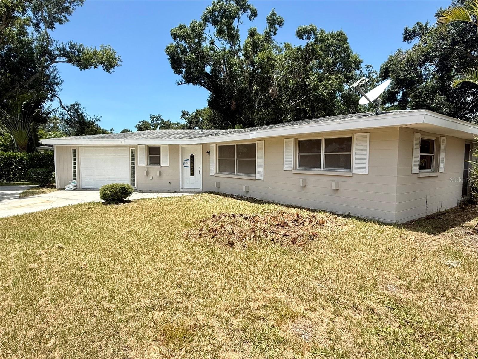 Image 4 of 42 For 2723 Hyde Park Street