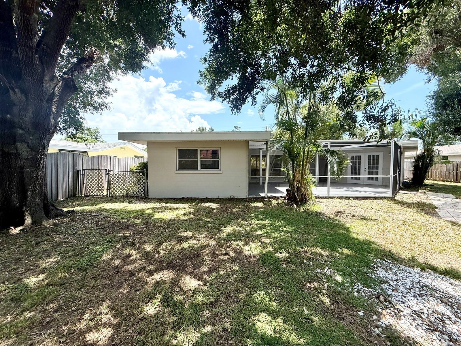 Image 5 of 42 For 2723 Hyde Park Street