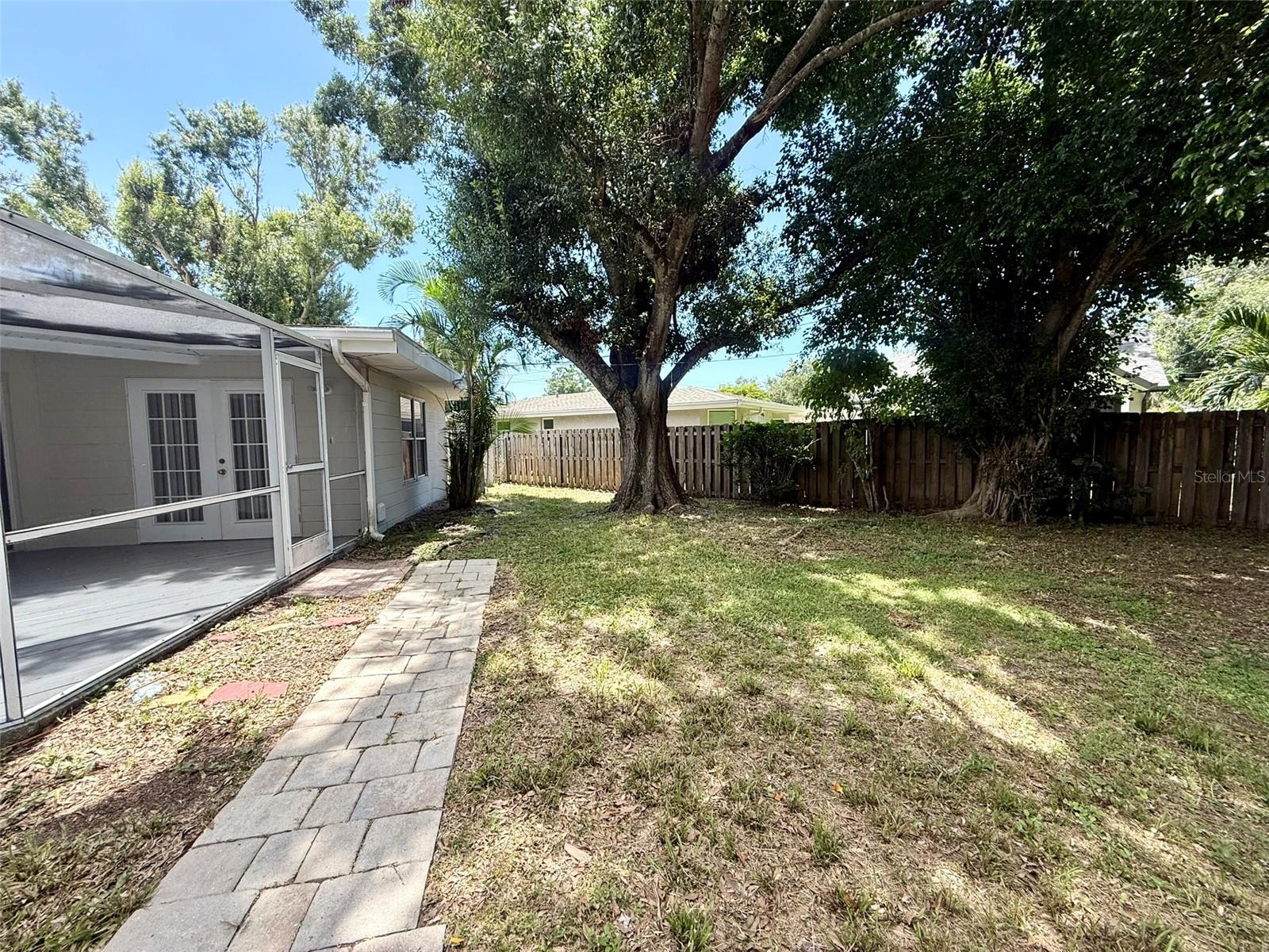 Image 8 of 42 For 2723 Hyde Park Street
