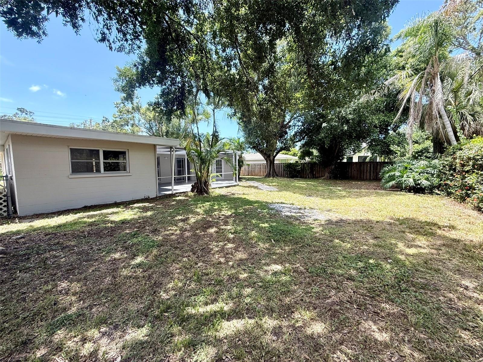Image 9 of 42 For 2723 Hyde Park Street