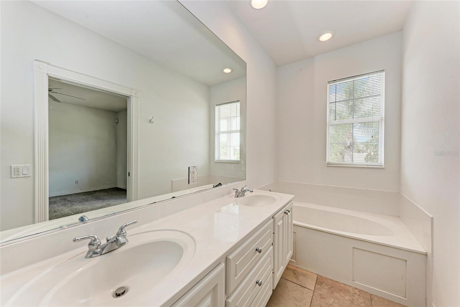 Image 29 of 44 For 1501 Napoli Drive W 1501