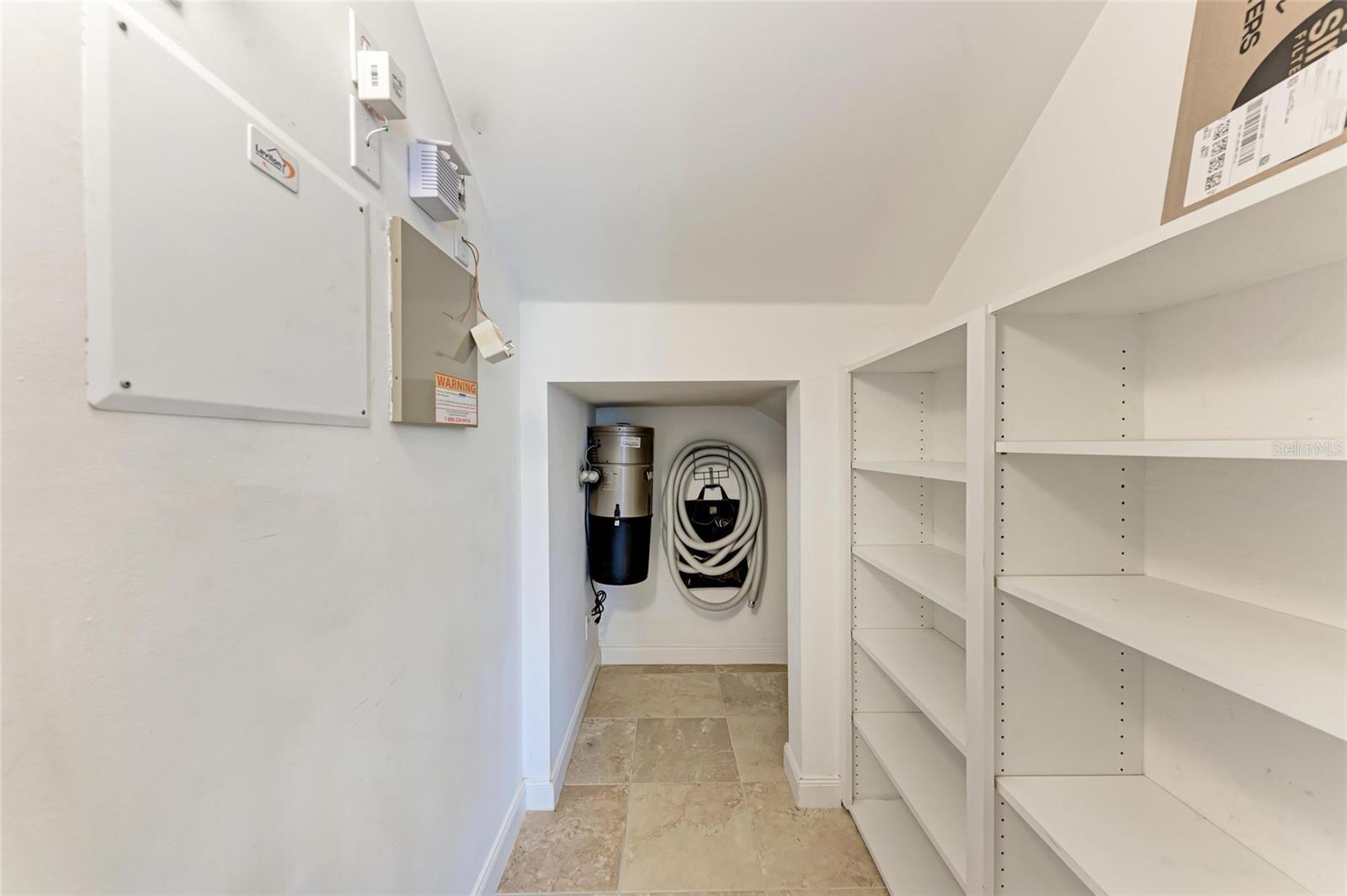 Image 32 of 44 For 1501 Napoli Drive W 1501
