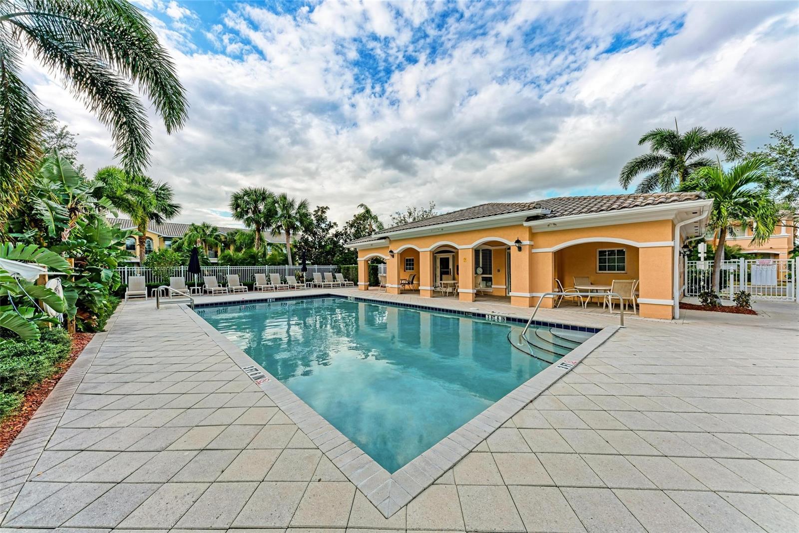 Image 37 of 44 For 1501 Napoli Drive W 1501