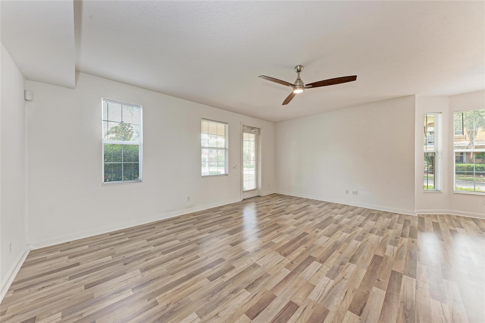 Image 6 of 44 For 1501 Napoli Drive W 1501