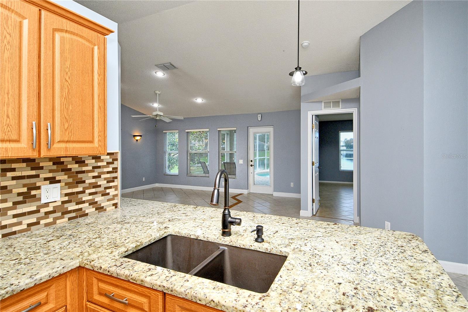 Image 22 of 51 For 210 113th Street E
