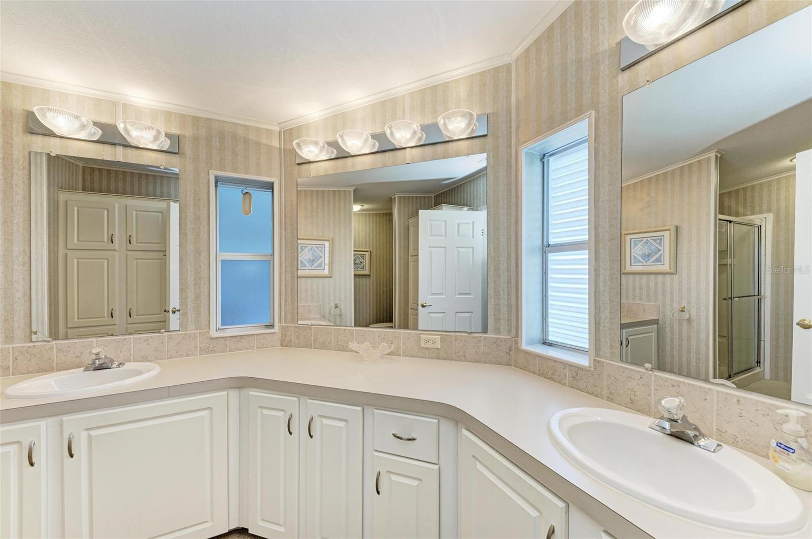 Image 13 of 25 For 8434 Imperial Circle