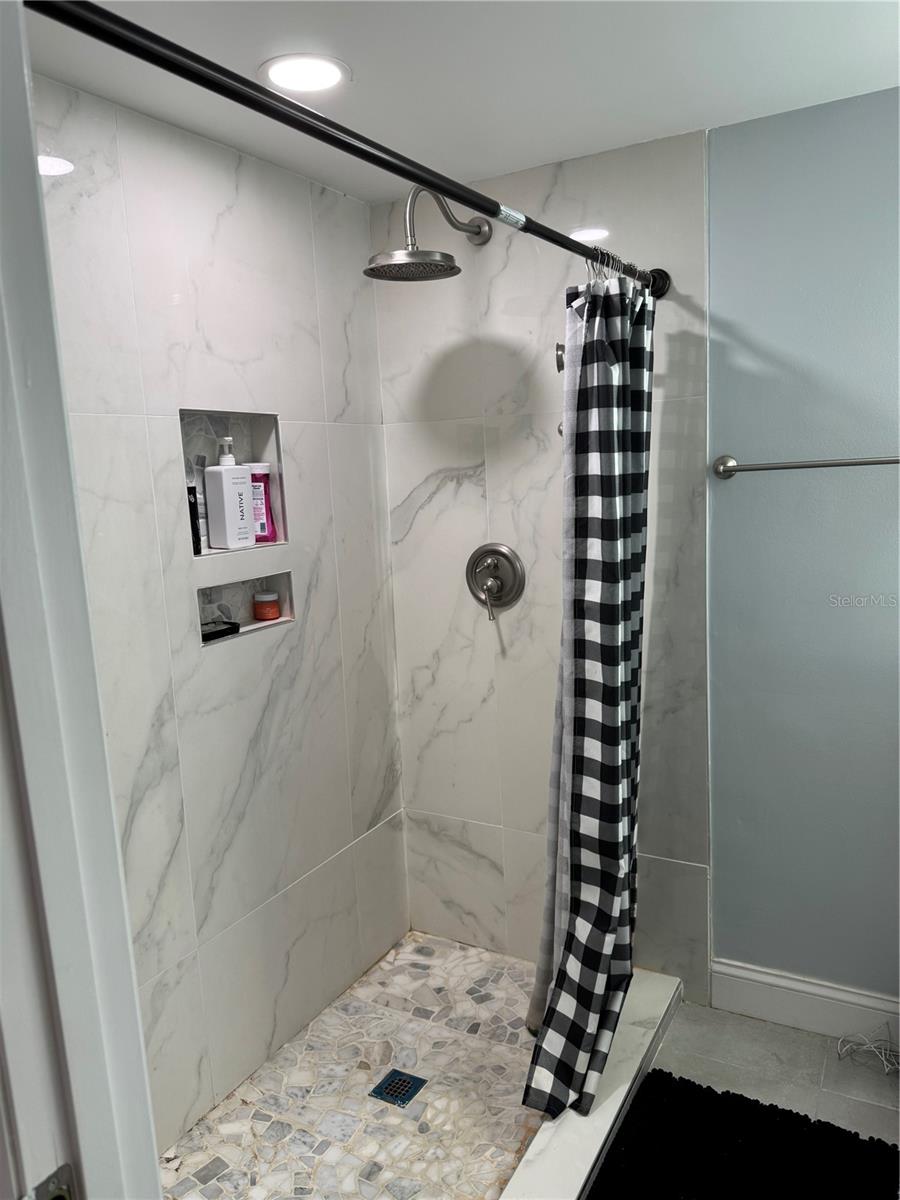 Image 3 of 17 For 1502 Dartmouth Drive
