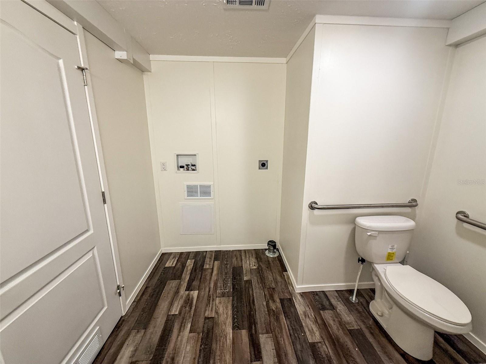 Image 11 of 29 For 5700 Holiday Park Boulevard