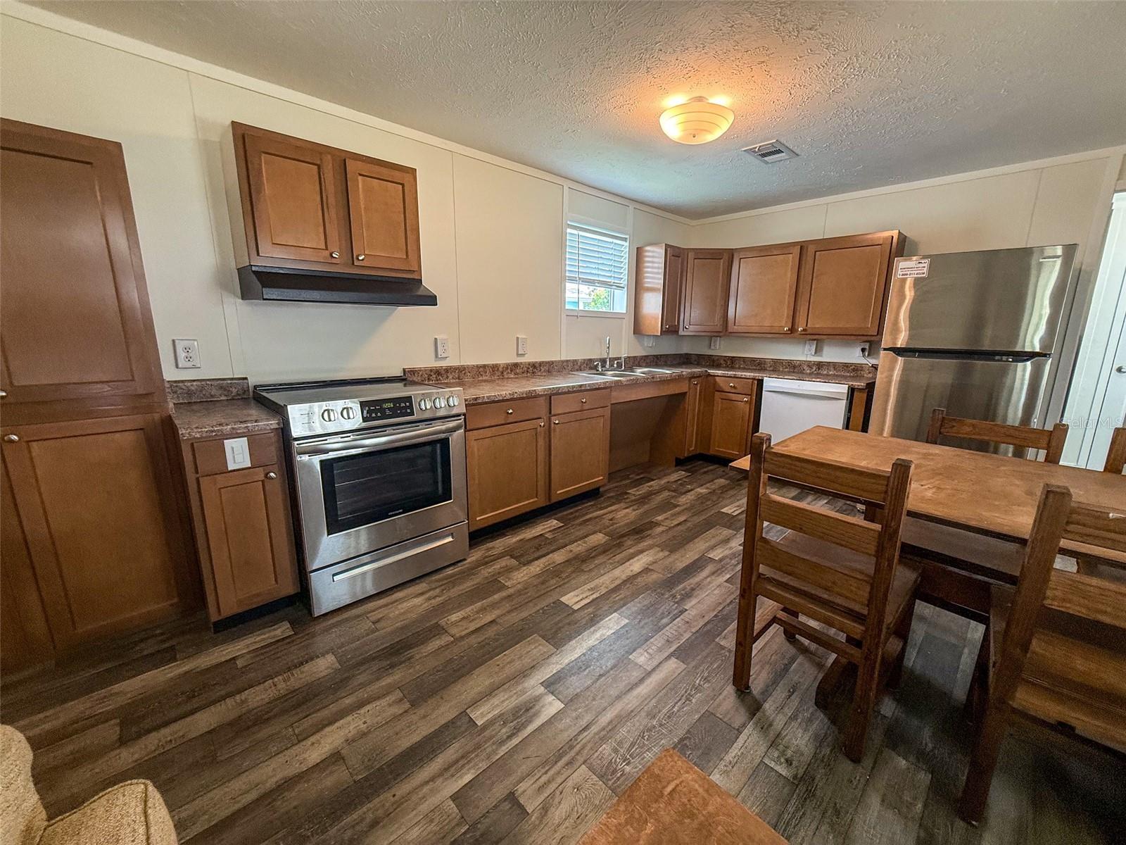 Image 4 of 29 For 5700 Holiday Park Boulevard