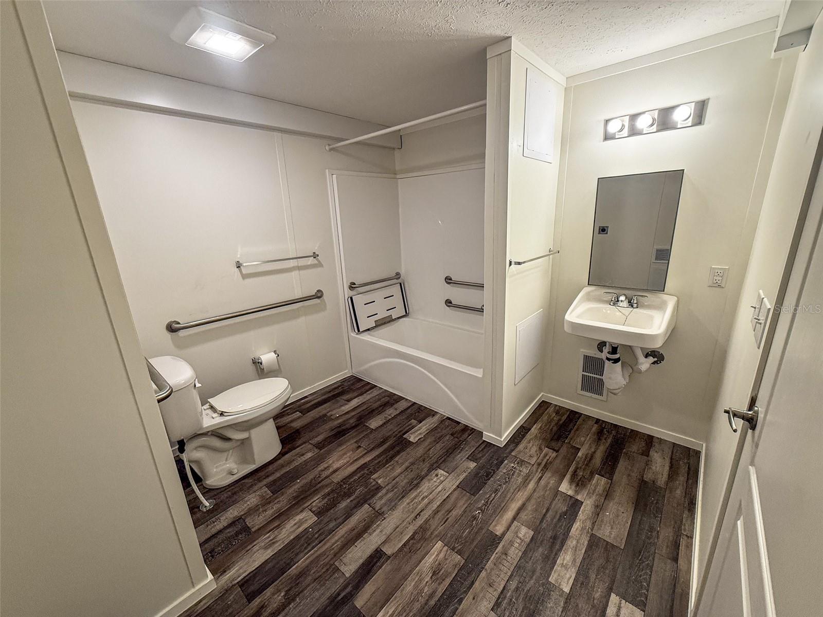 Image 5 of 29 For 5700 Holiday Park Boulevard