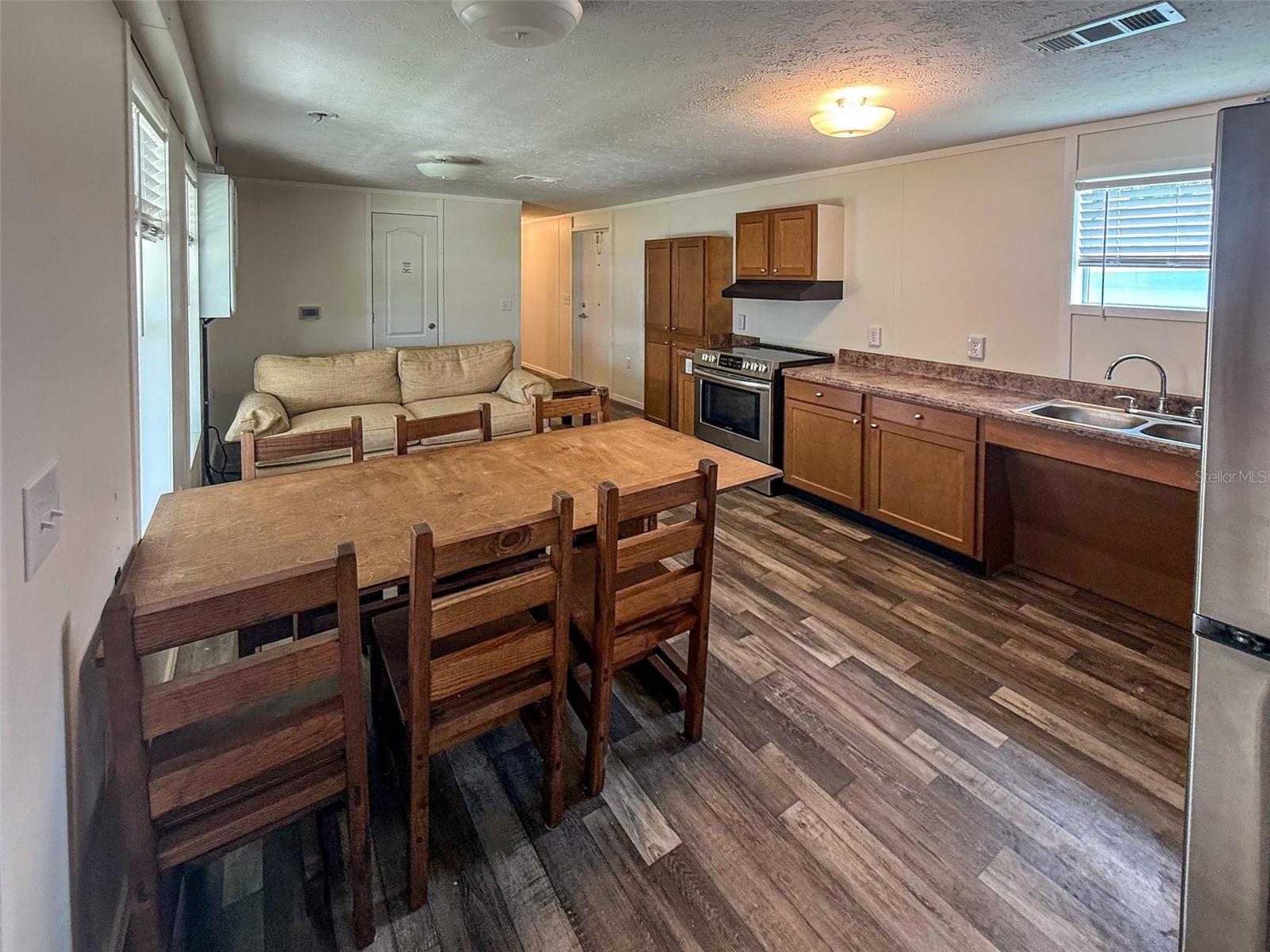 Image 7 of 29 For 5700 Holiday Park Boulevard