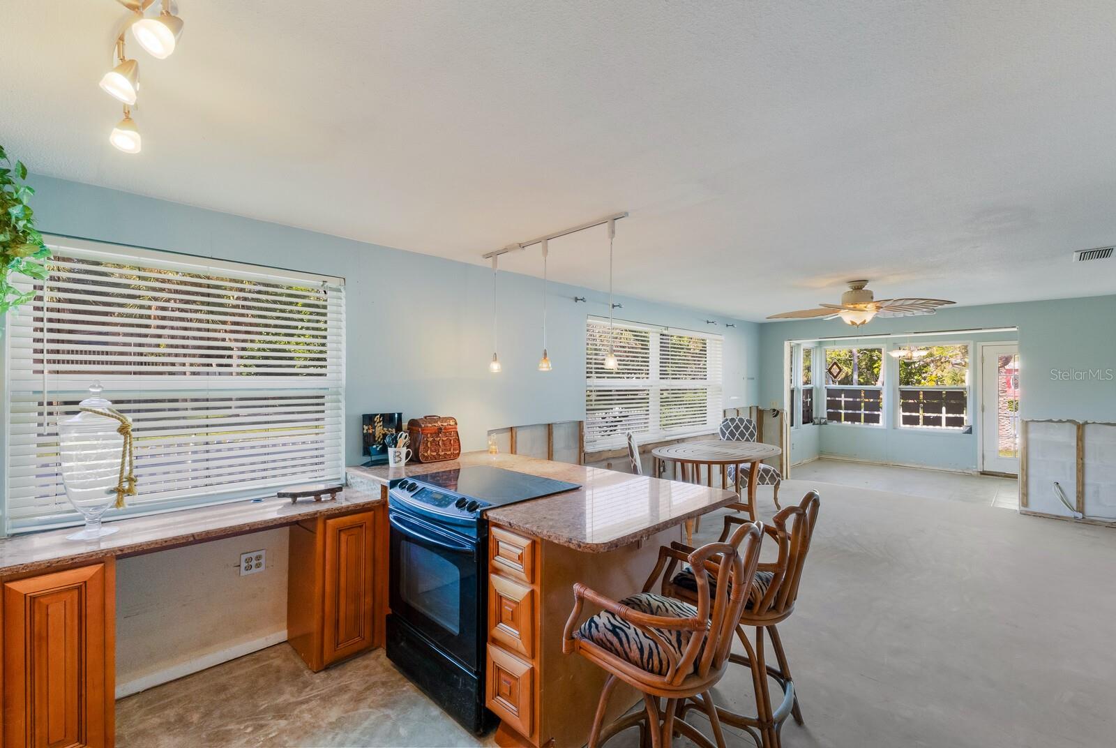 Image 11 of 34 For 5801 Imperiore Avenue