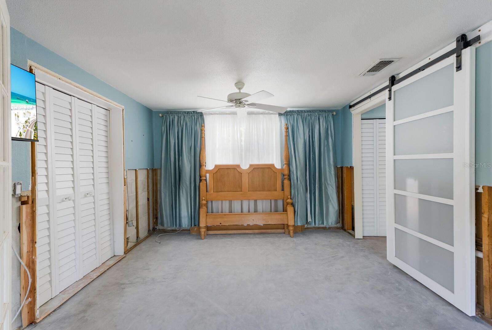 Image 13 of 34 For 5801 Imperiore Avenue