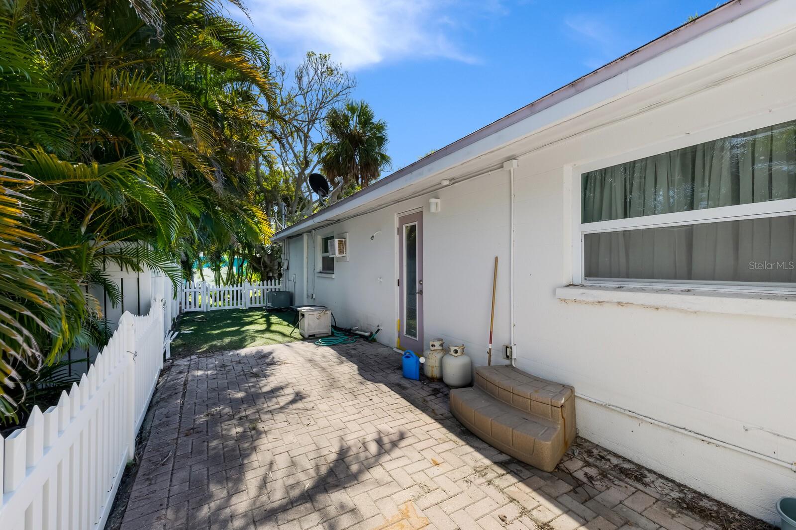 Image 19 of 34 For 5801 Imperiore Avenue