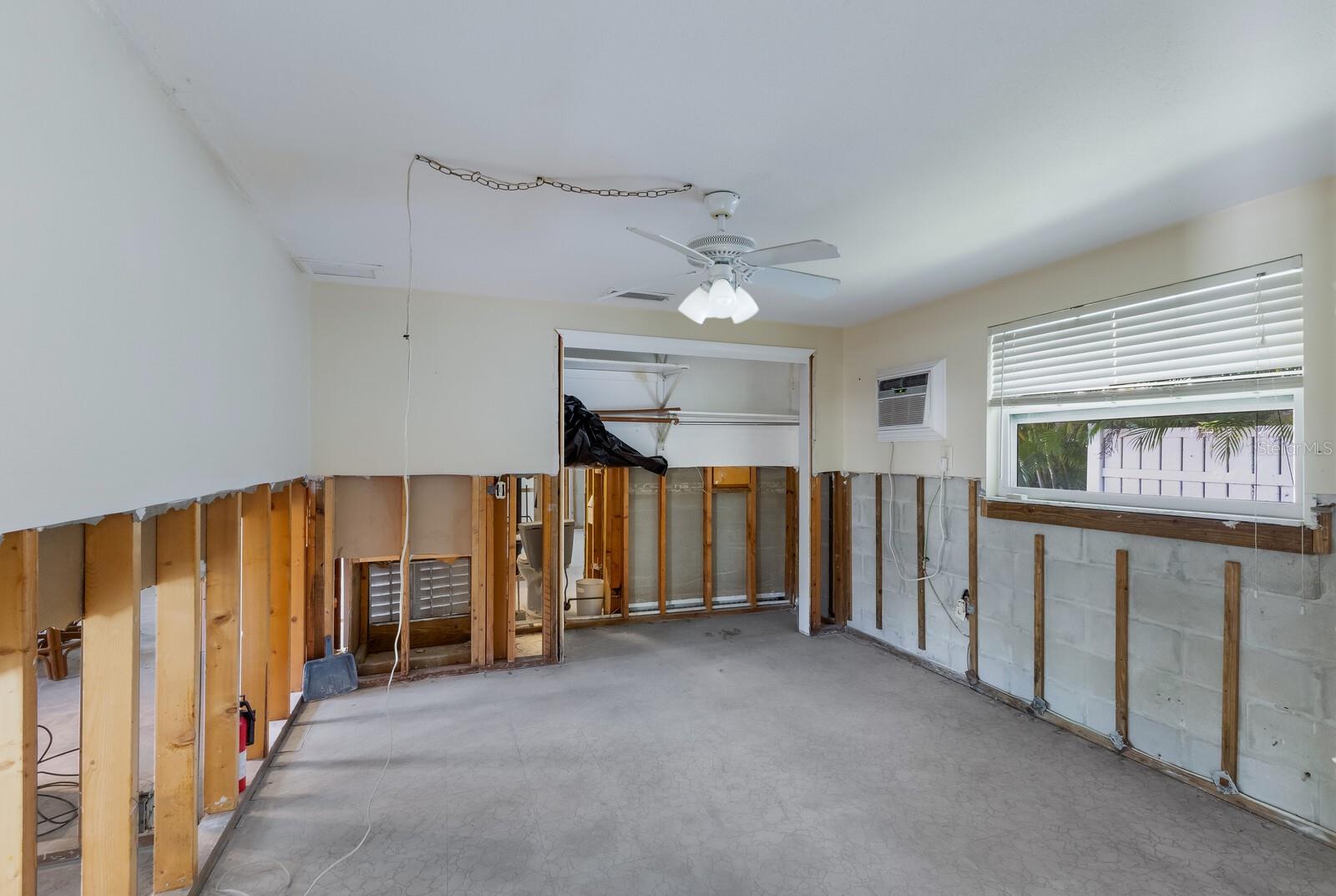 Image 29 of 34 For 5801 Imperiore Avenue