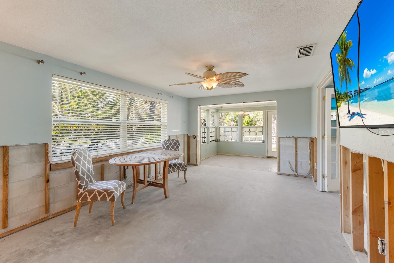 Image 7 of 34 For 5801 Imperiore Avenue