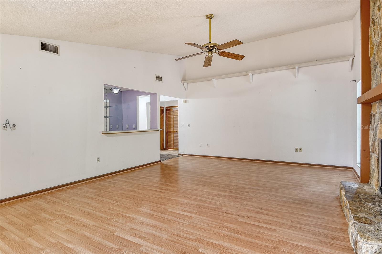 Image 12 of 83 For 8155 Glenbrooke Court
