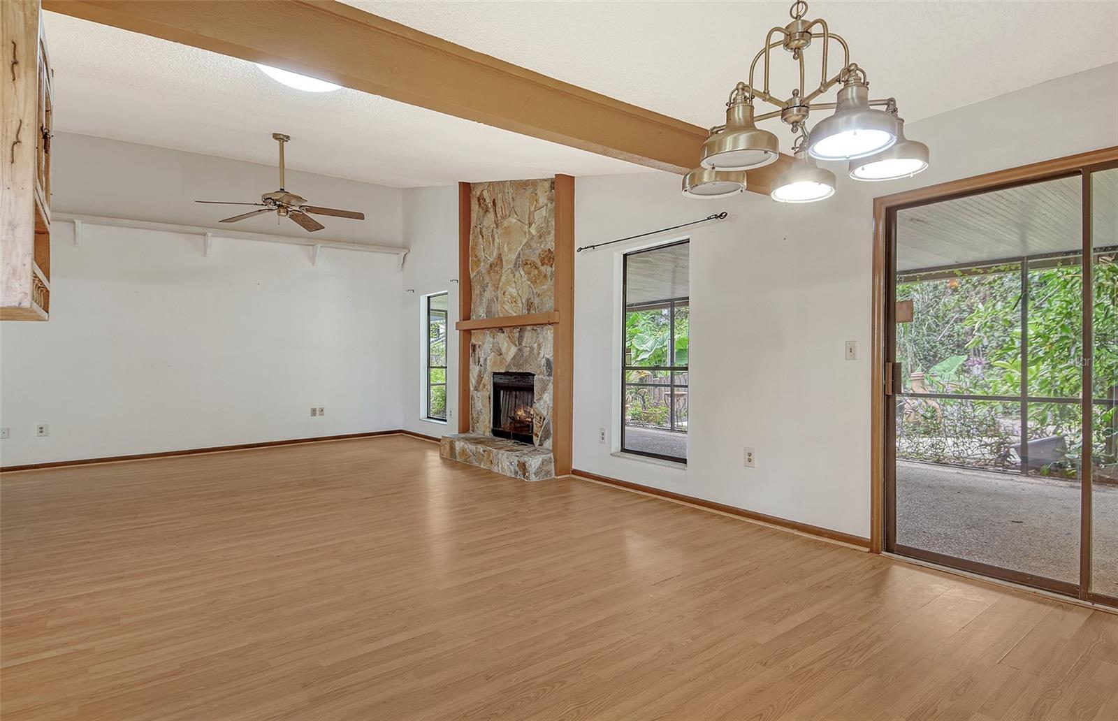 Image 20 of 83 For 8155 Glenbrooke Court