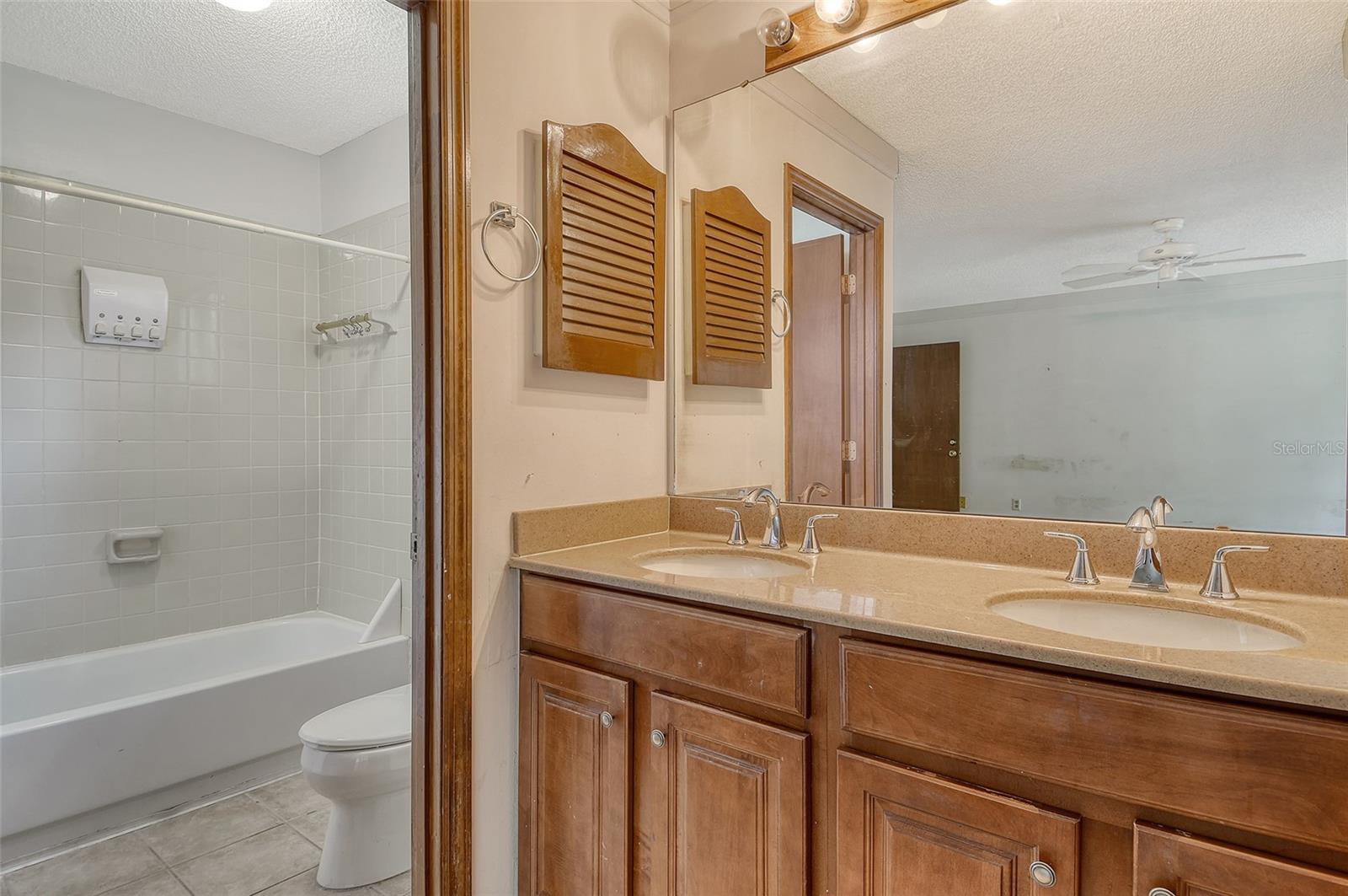 Image 23 of 83 For 8155 Glenbrooke Court
