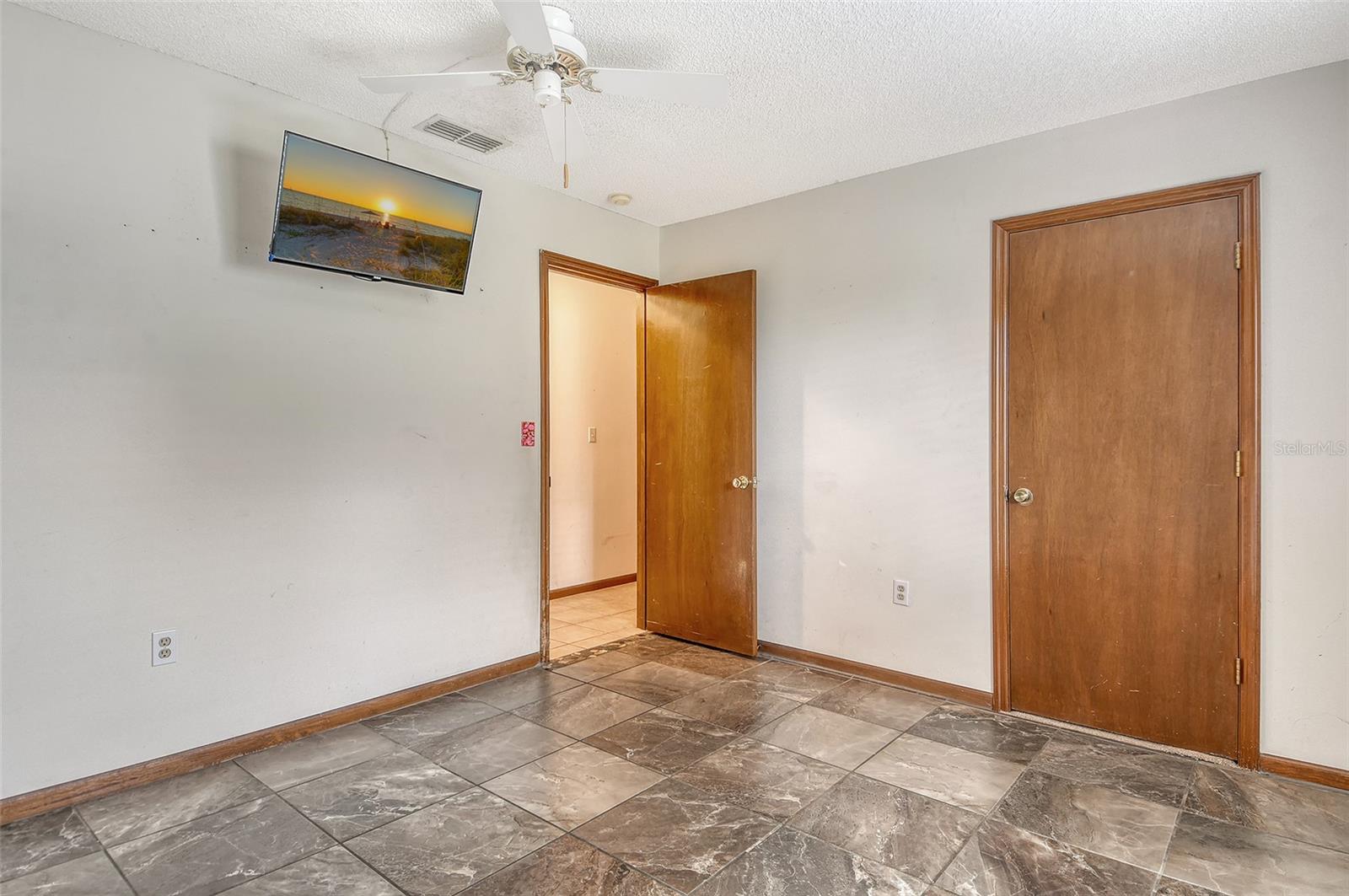 Image 30 of 83 For 8155 Glenbrooke Court