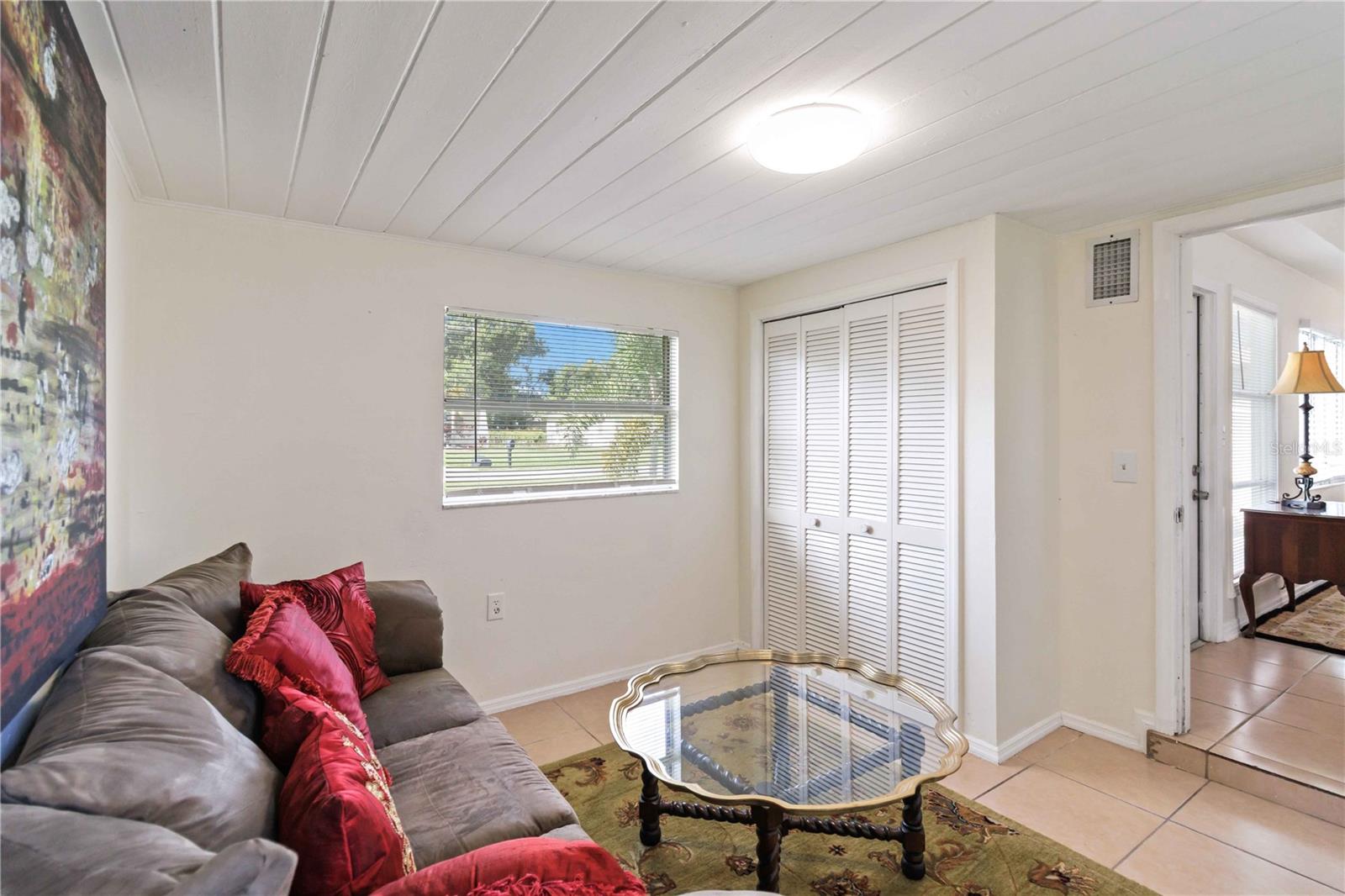 Image 11 of 30 For 1000 39th Avenue W