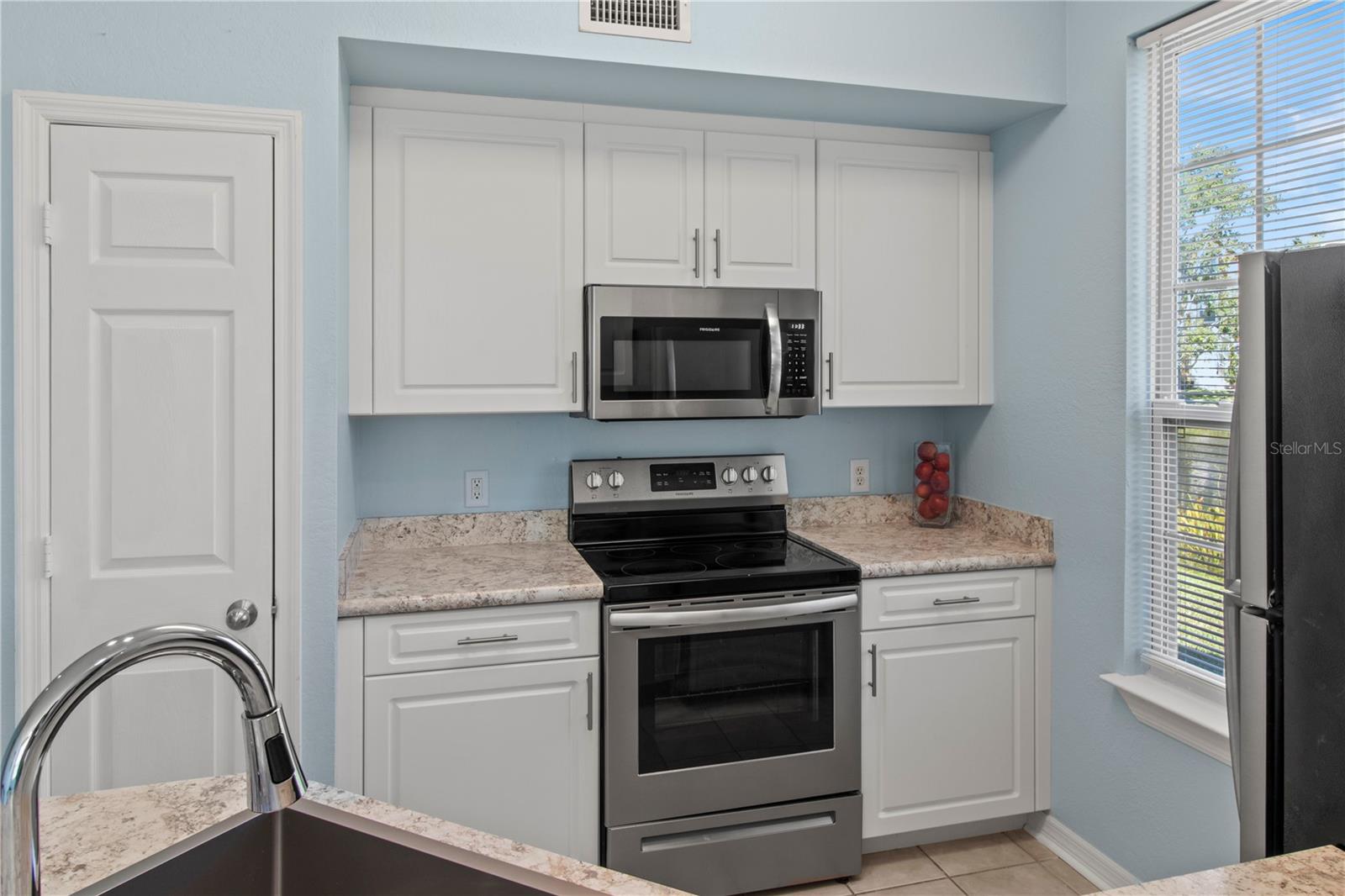 Image 10 of 41 For 5560 Rosehill Road 103
