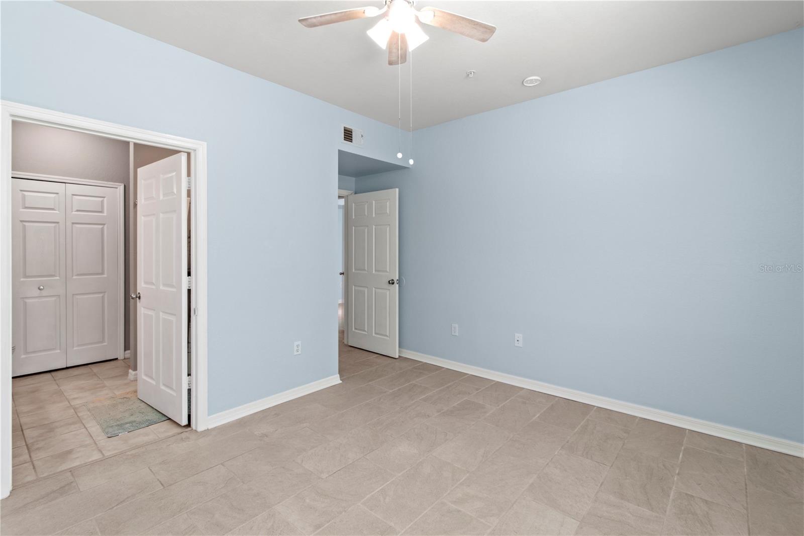 Image 23 of 41 For 5560 Rosehill Road 103
