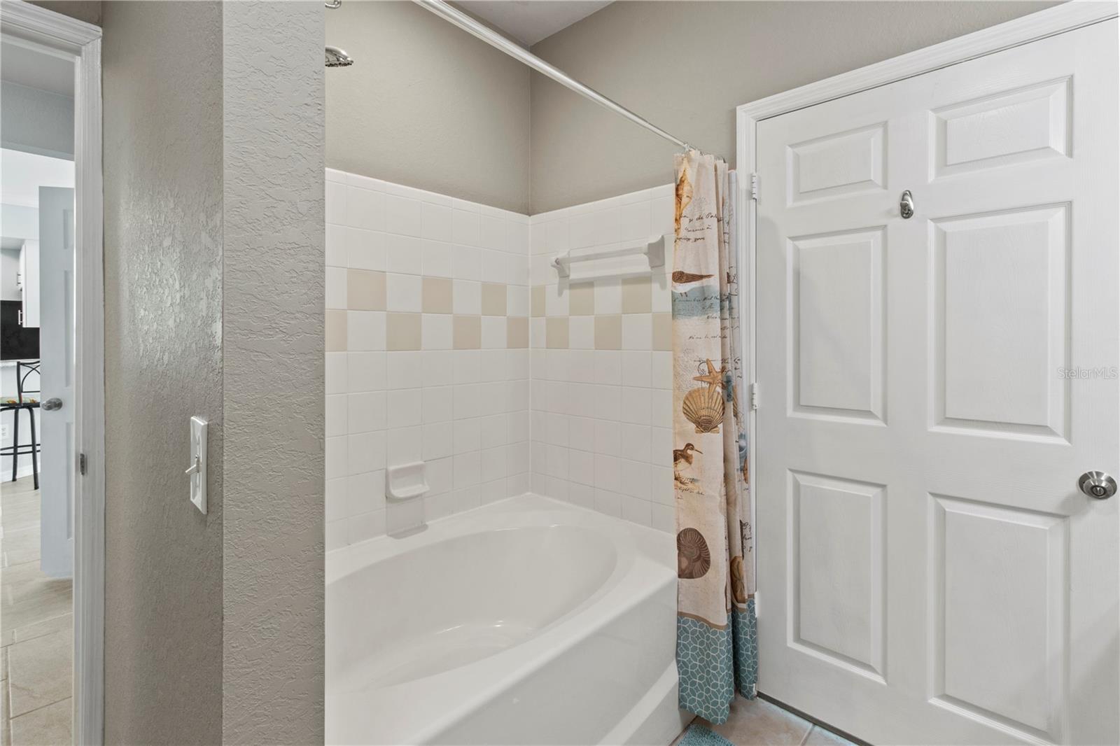 Image 24 of 41 For 5560 Rosehill Road 103