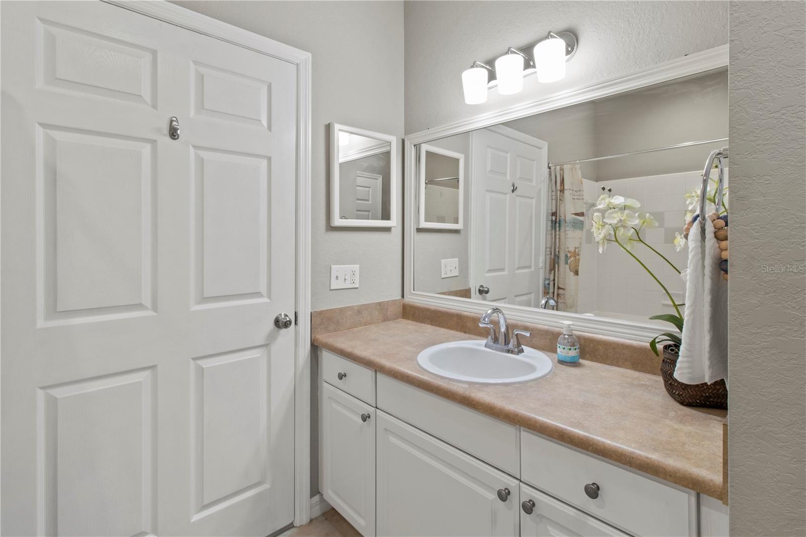 Image 26 of 41 For 5560 Rosehill Road 103