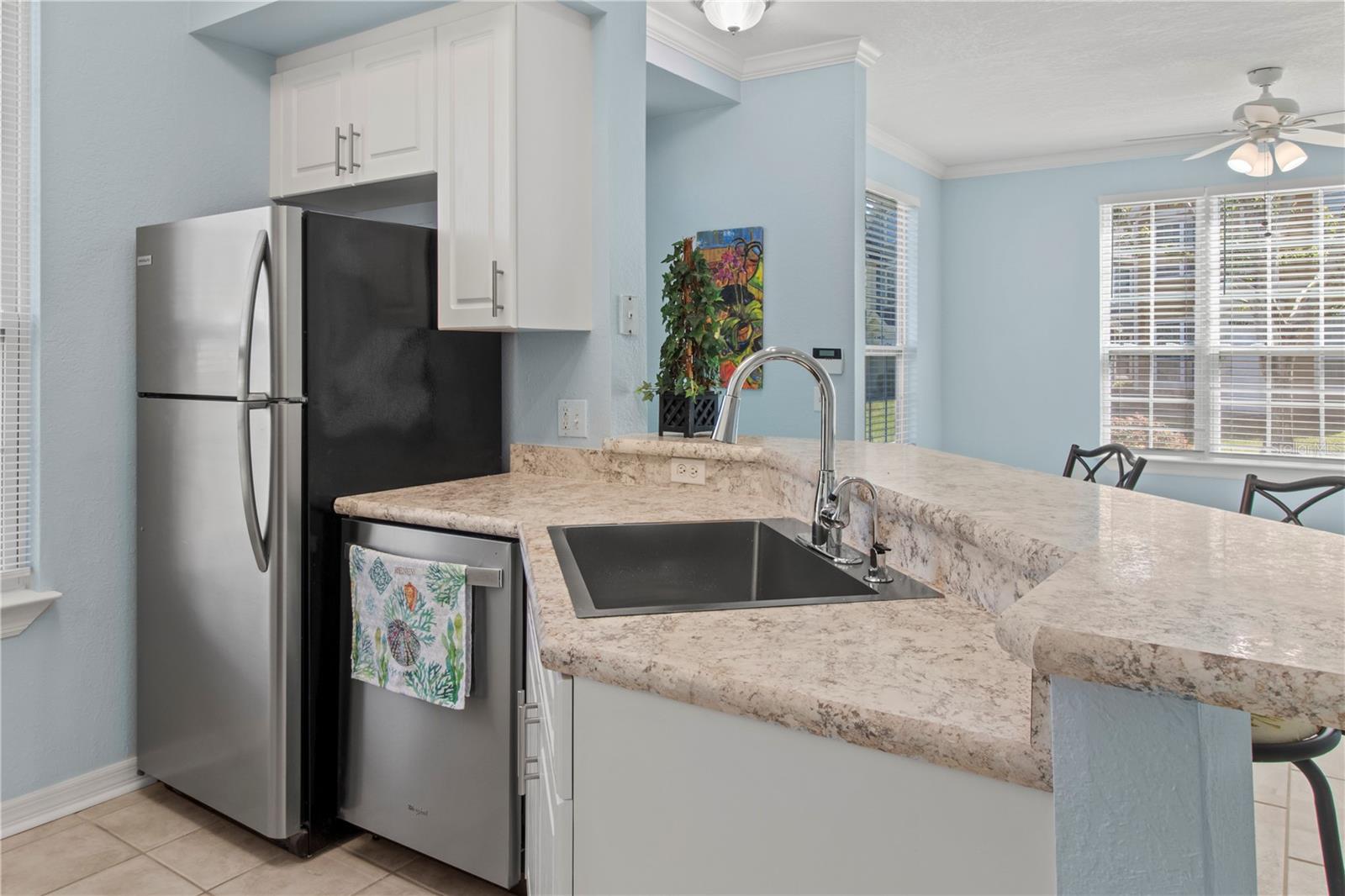Image 7 of 41 For 5560 Rosehill Road 103